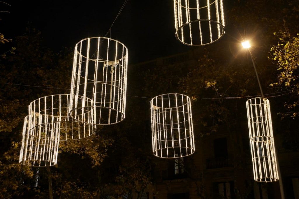 Barcelona se ilumina en Navidad con Estudio Antoni Arola 