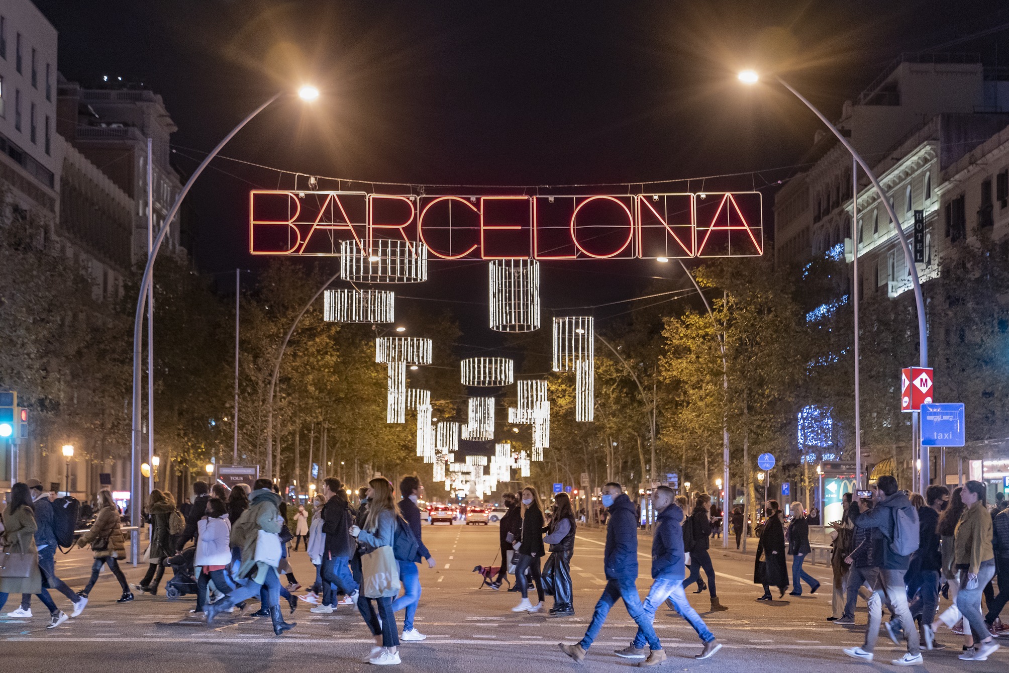 Barcelona se ilumina en Navidad con Estudio Antoni Arola