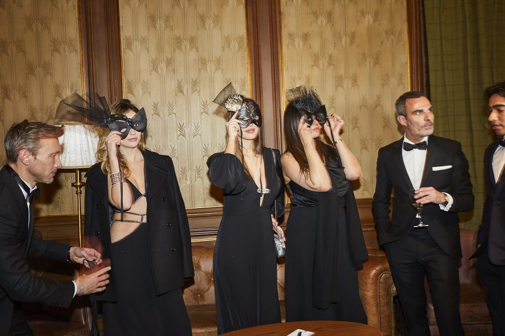 El Hotel Palace acogió su particular baile máscaras en un importante evento