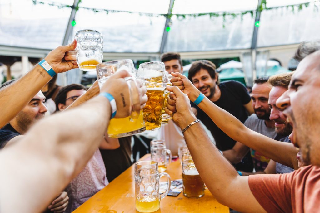 Todo a punto para la San Miguel Biergarten en el Poble Espanyol: las razones para ir